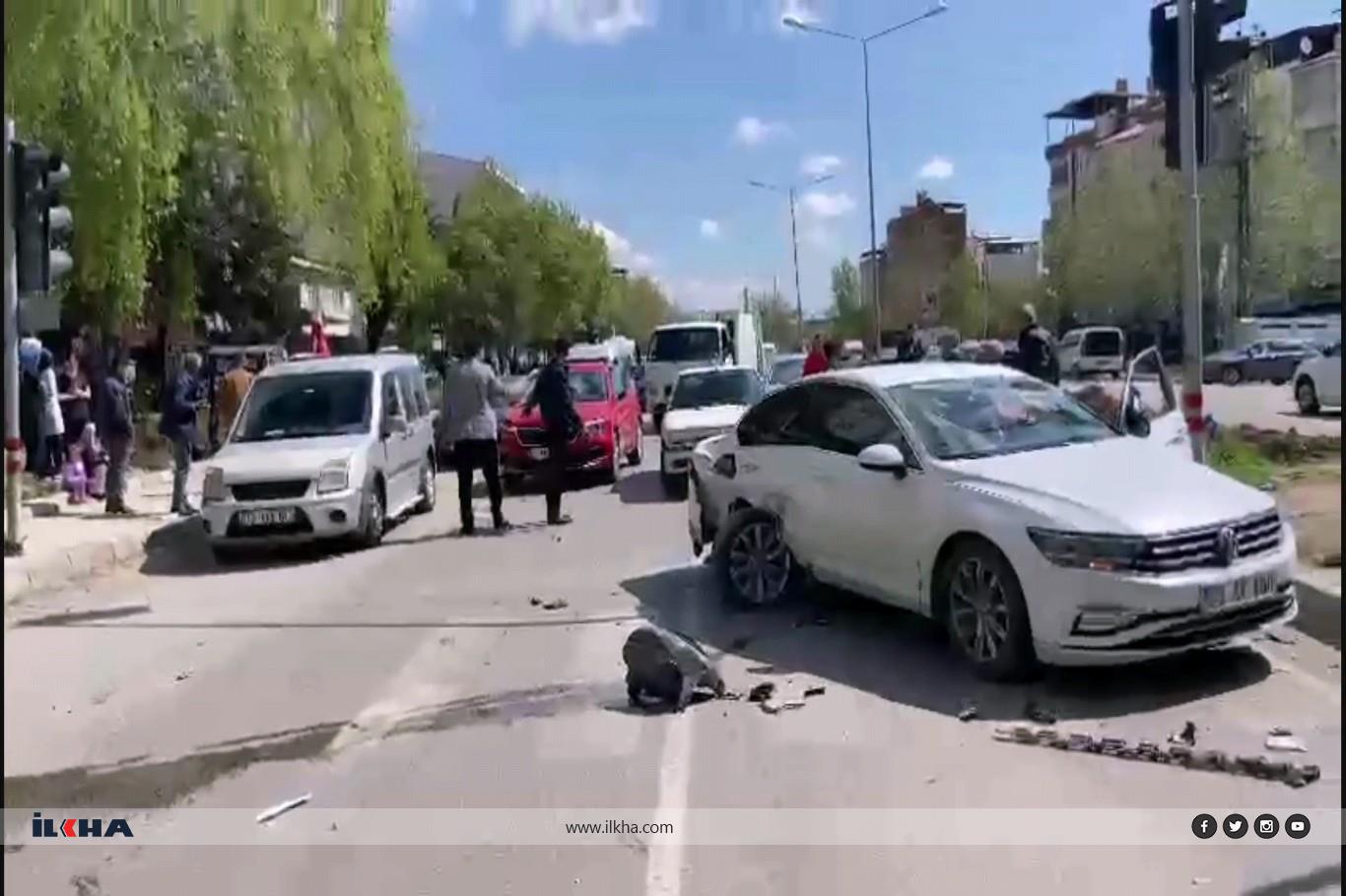 Elazığ'da zincirleme trafik kazası: Biri ağır 3 yaralı