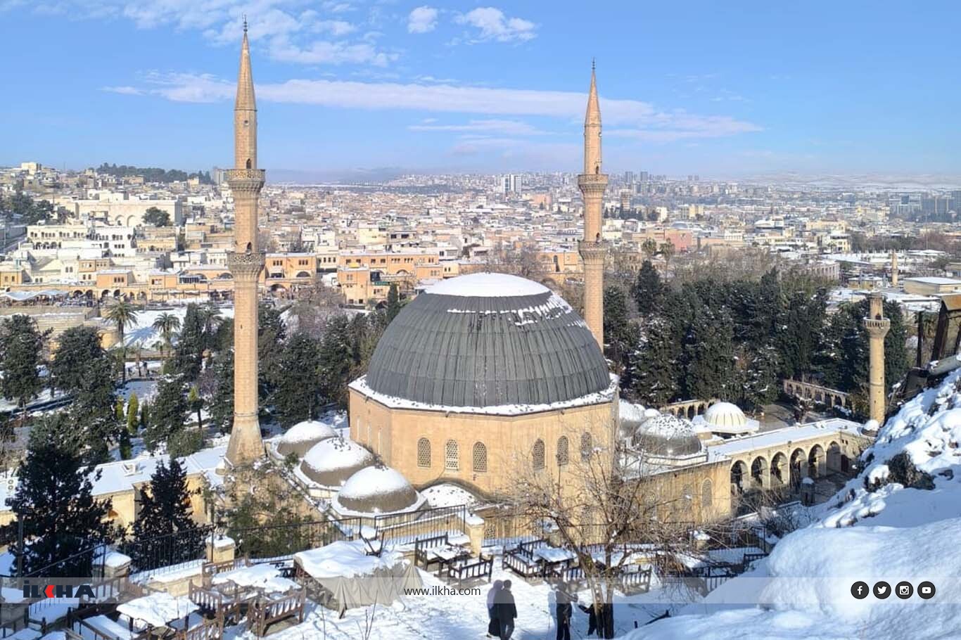 Şanlıurfa beyaza büründü: Kar, tarihi evlerin dam boyuna ulaştı