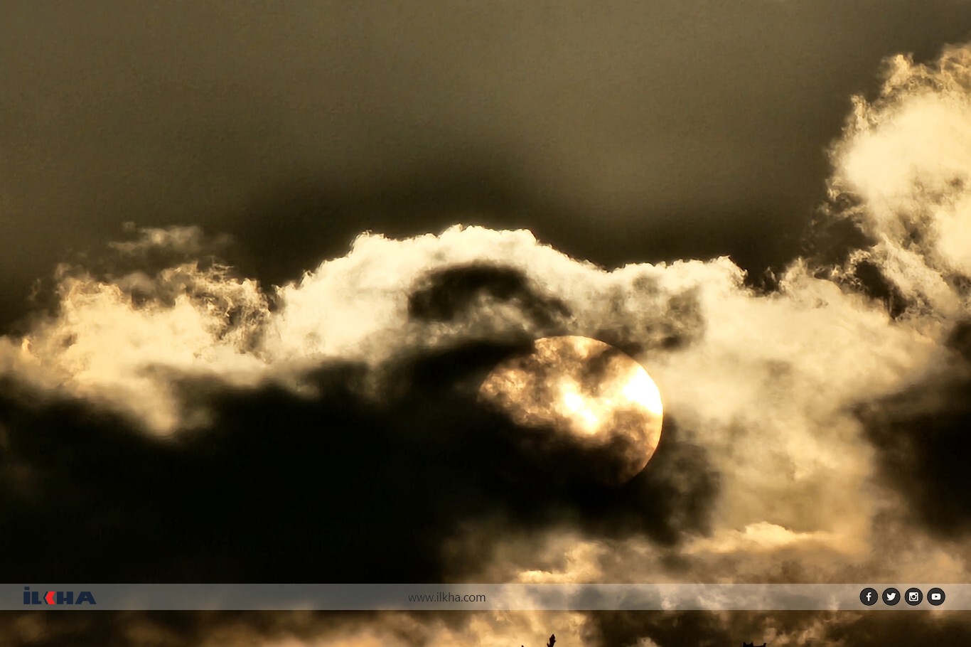 Bursa’da bulutlar arasında gün batımı görsel şölen sundu