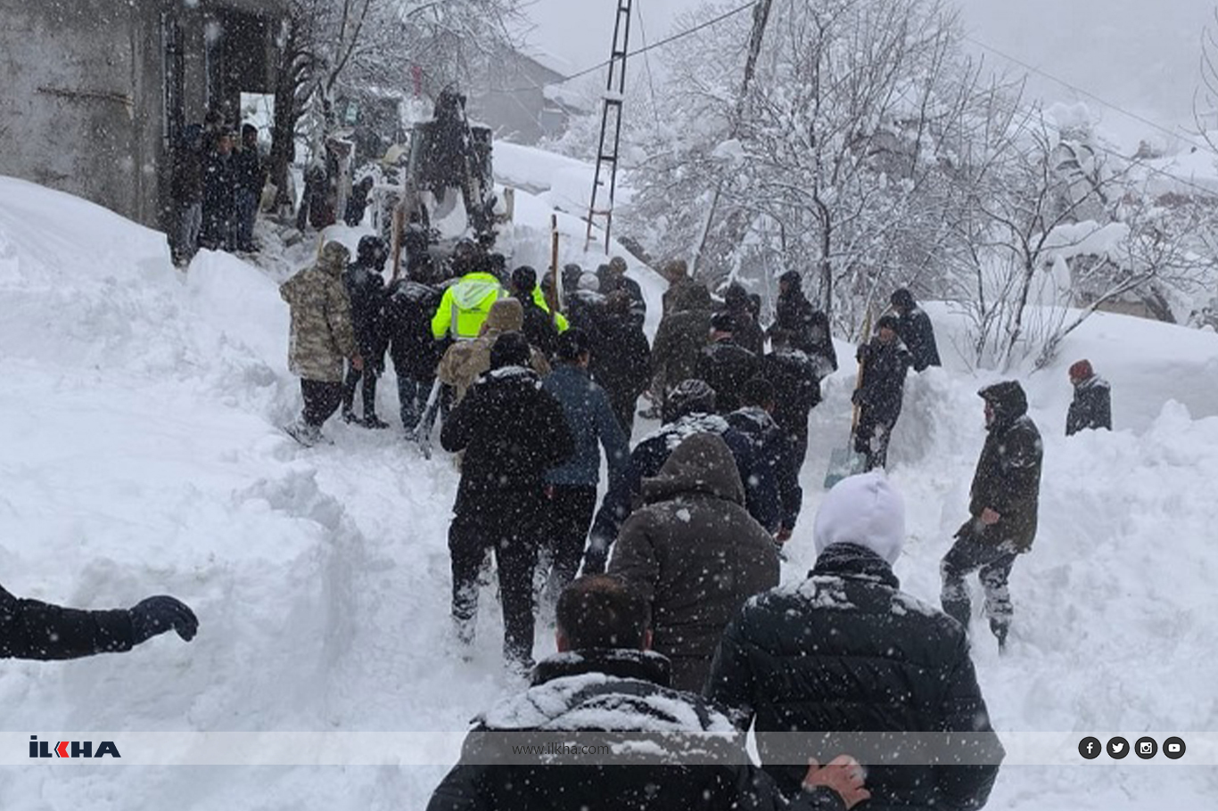 Van’da çığ altından çıkarılan kadın hayatını kaybetti