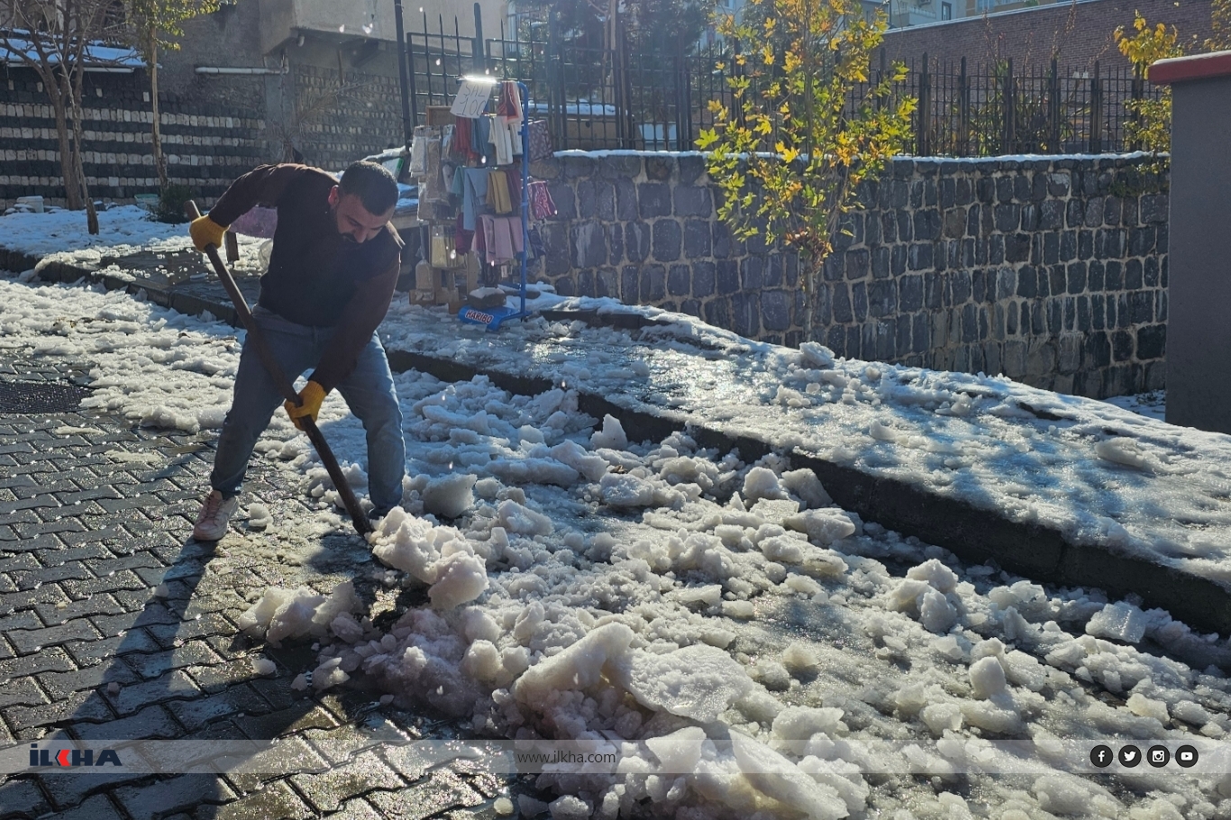 Şırnak Cizre’de kar yağışının yerini güneş aldı