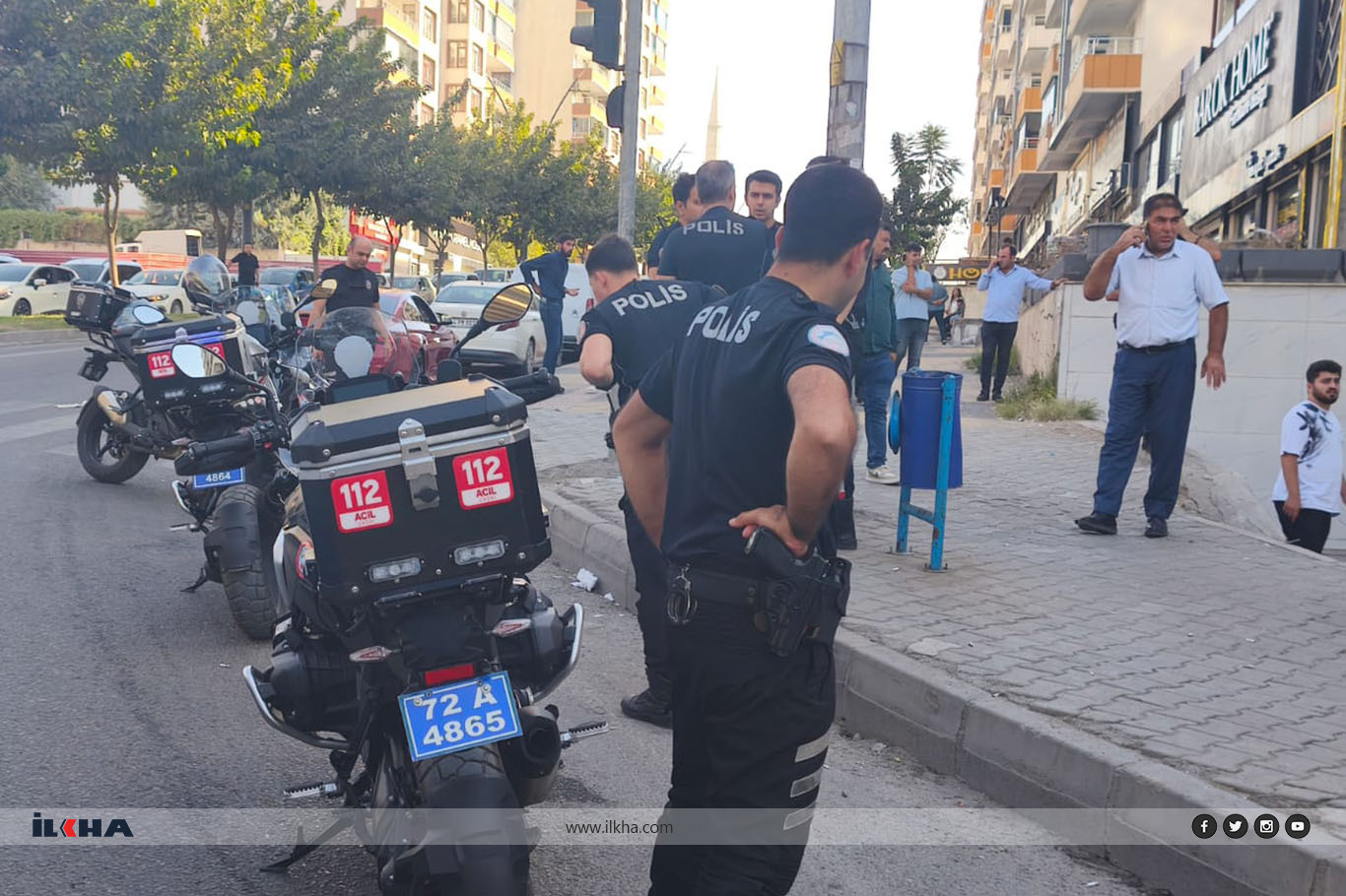 Batman'da esnafın dükkanına saldırı: Araya giren genç ağır yaralandı Batman'da esnafın dükkanına saldırı: Araya giren genç ağır yaralandı