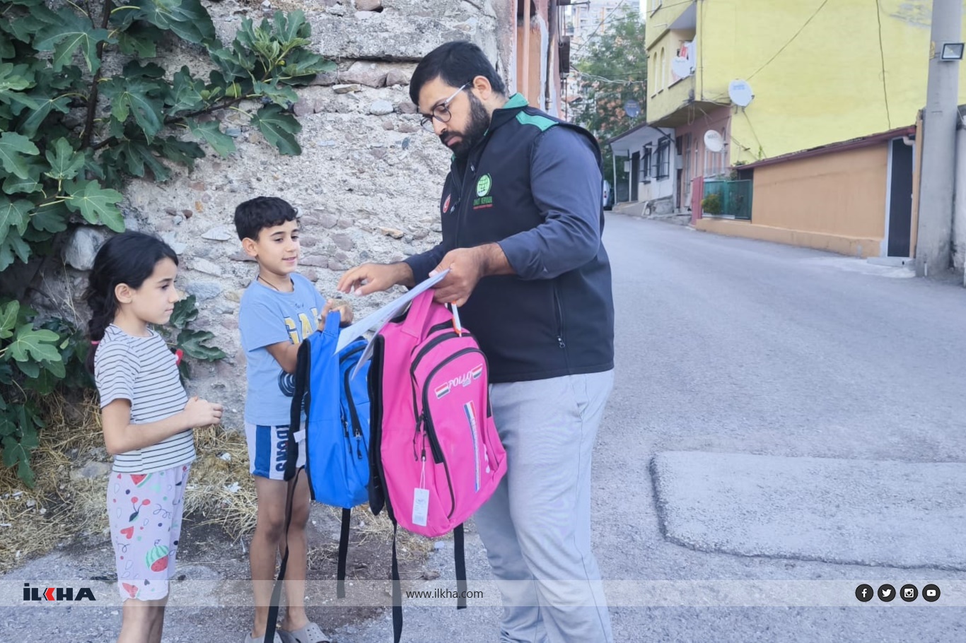 Umut Kervan'ından ihtiyaç sahibi öğrencilere kırtasiye desteği Umut Kervan'ından ihtiyaç sahibi öğrencilere kırtasiye desteği