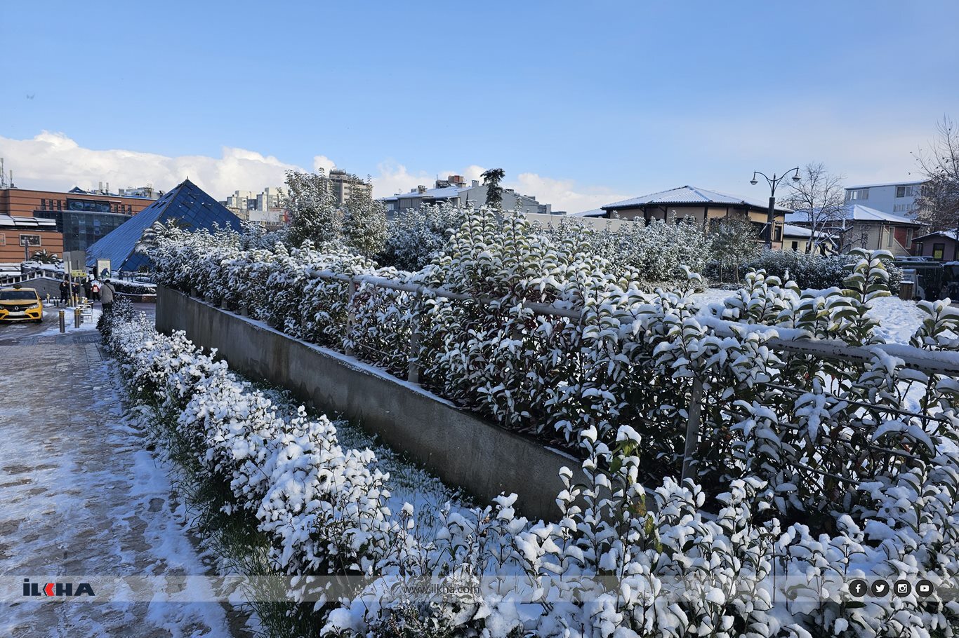Kar yağışı Bursa’ya kartpostallık görüntüler sundu