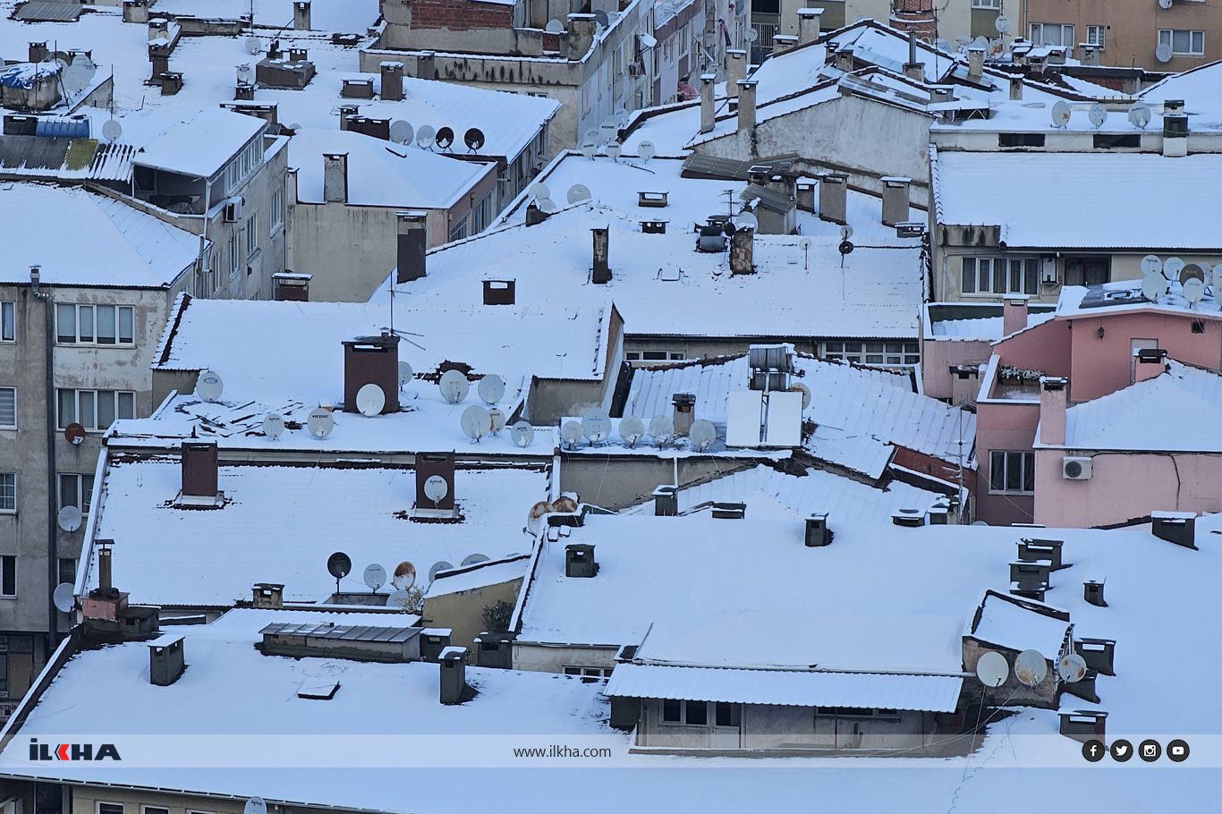 Kar yağışı Bursa’ya kartpostallık görüntüler sundu