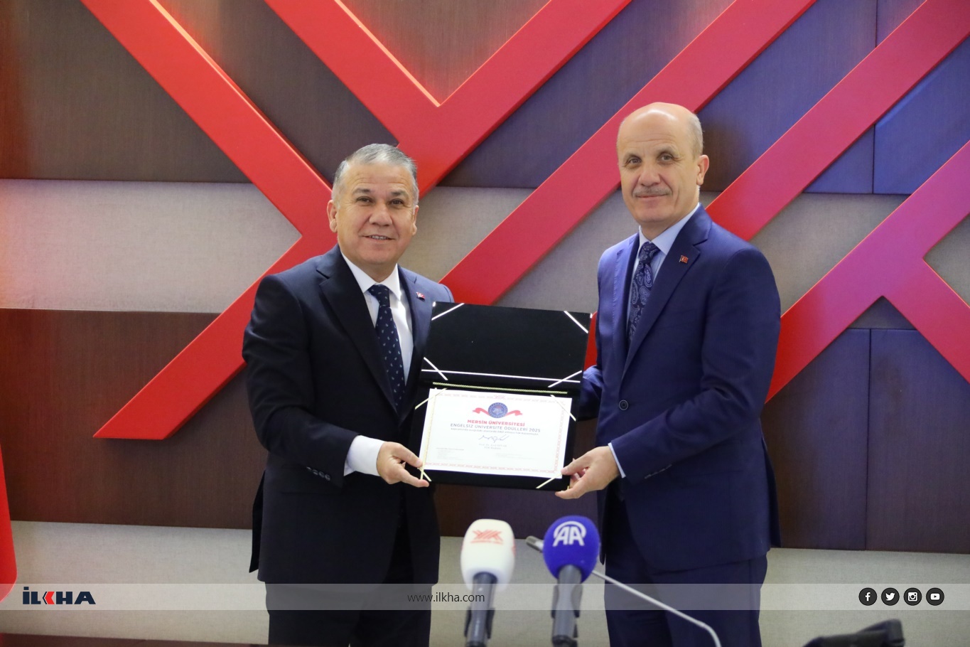 YÖK'ten “Engelsiz Üniversite”lere “Bayrak ve Nişan” ödülü