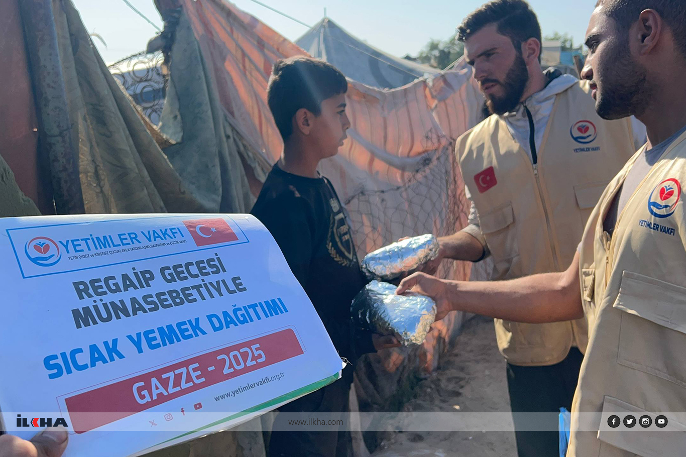 Yetimler Vakfı Regaip Kandili münasebetiyle Gazze'de sıcak yemek dağıttı
