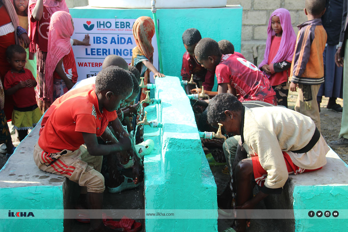 IHO EBRAR, Etiyopya'da su kuyusu açtı, ekmek ve sıcak yemek dağıttı