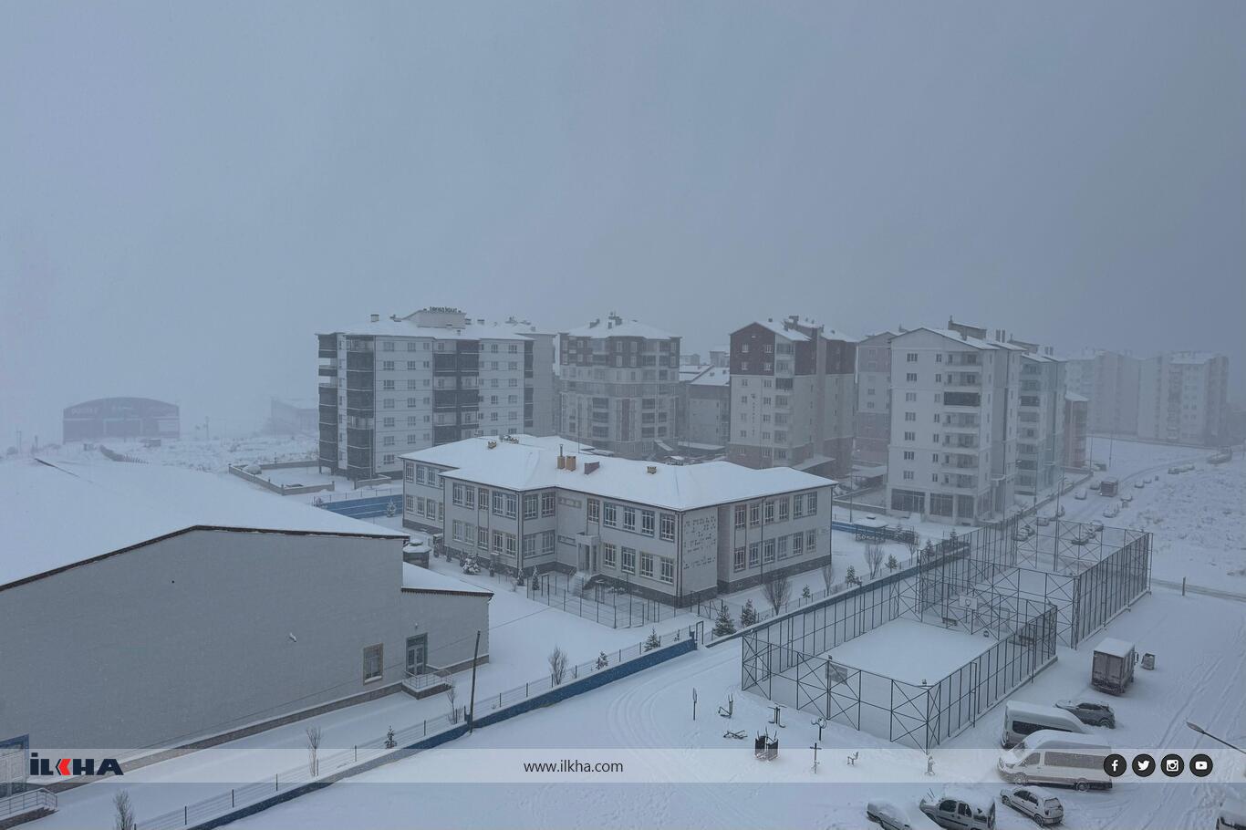 Sivas’ta yoğun kar etkili oldu: Balkonlar dahi beyaza büründü