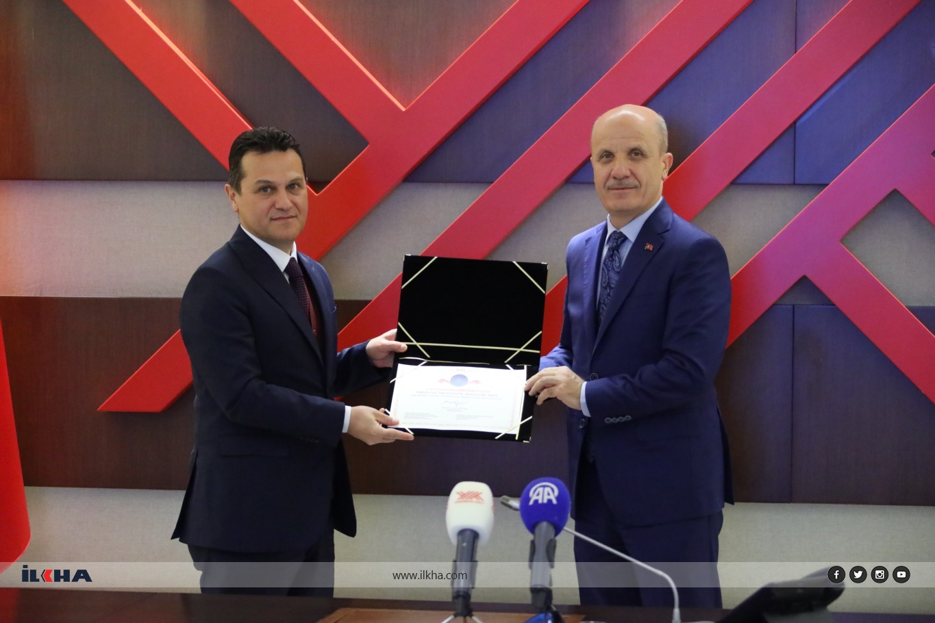 YÖK'ten “Engelsiz Üniversite”lere “Bayrak ve Nişan” ödülü