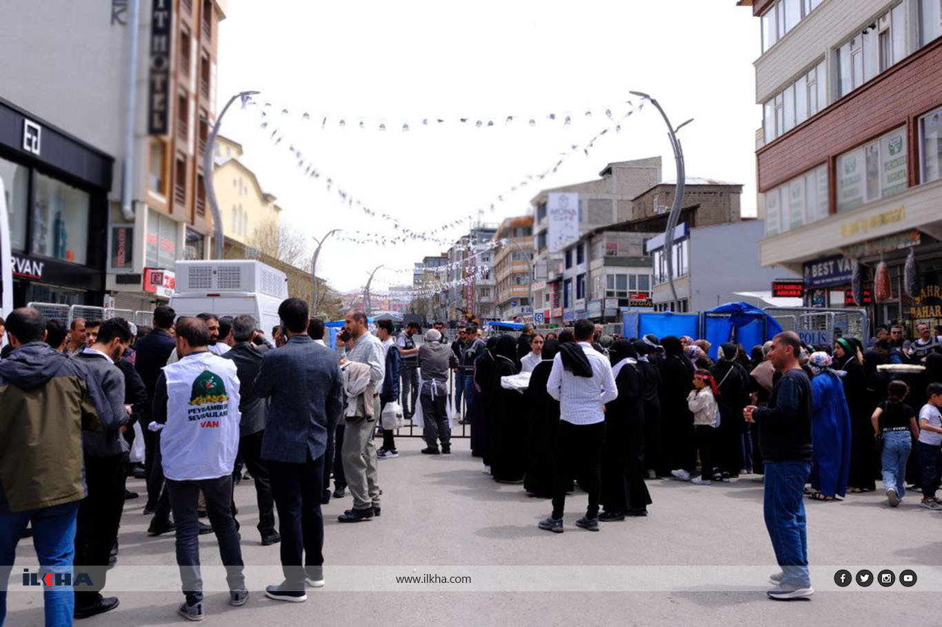 Van'da "Mevlid-i Nebi" coşkusuna saatler kaldı Van'da "Mevlid-i Nebi" coşkusuna saatler kaldı
