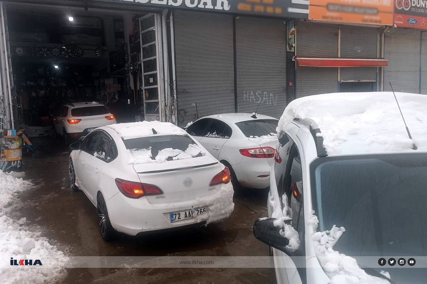 Yoğun kar yağışı sonrası lastikçilerde zincir kuyruğu oluştu