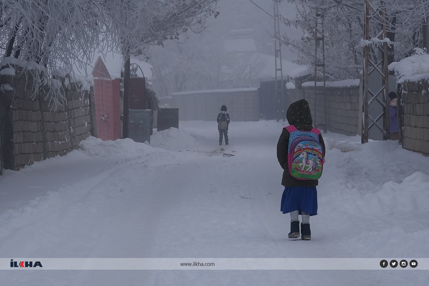 Ağrı’da Murat Nehri buz tuttu, şehirde sis görüş mesafesini düşürdü