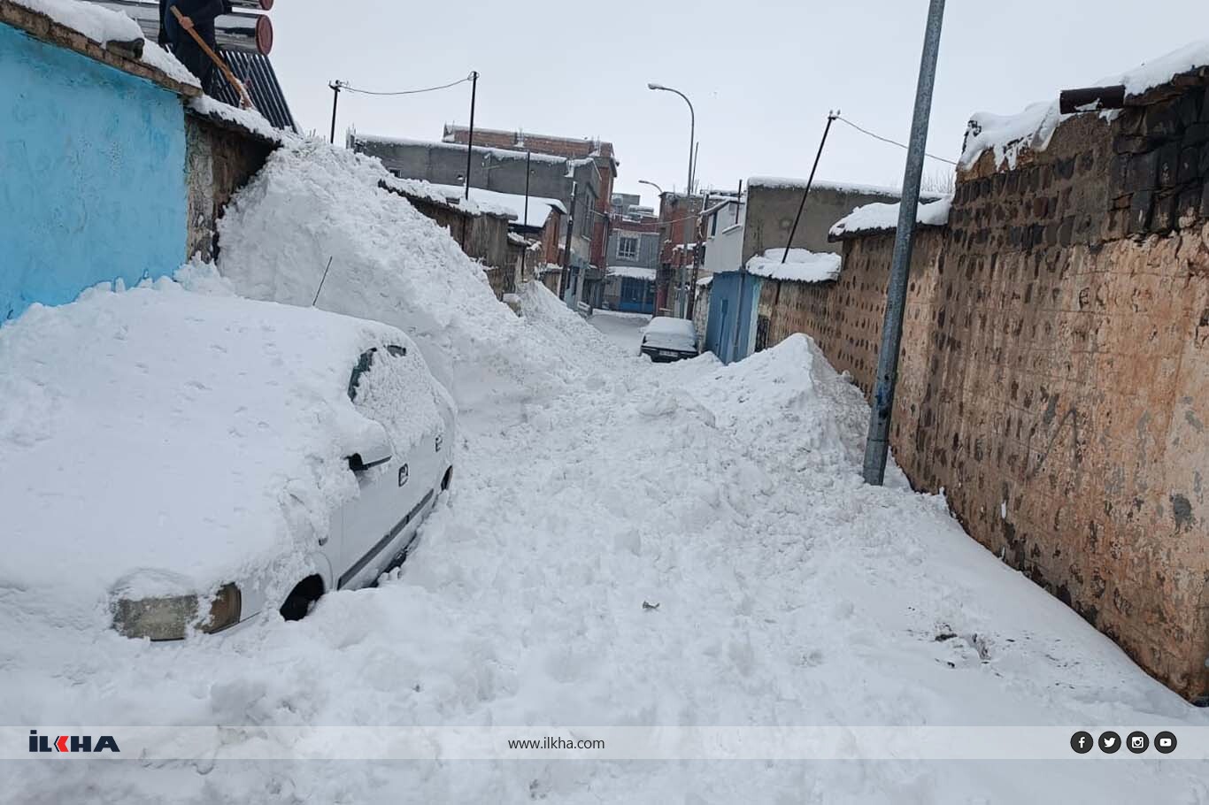 Şanlıurfa beyaza büründü: Kar, tarihi evlerin dam boyuna ulaştı