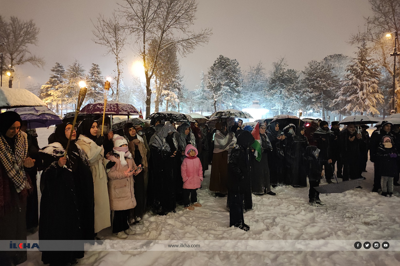 Yoğun kar yağışı altında Gazze için "Eğlence değil, vicdan zamanı" yürüyüşü