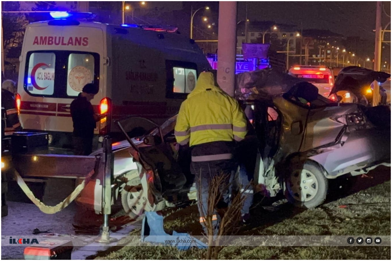 Trambüs direğine çarpan araçta bir kişi hayatını kaybetti