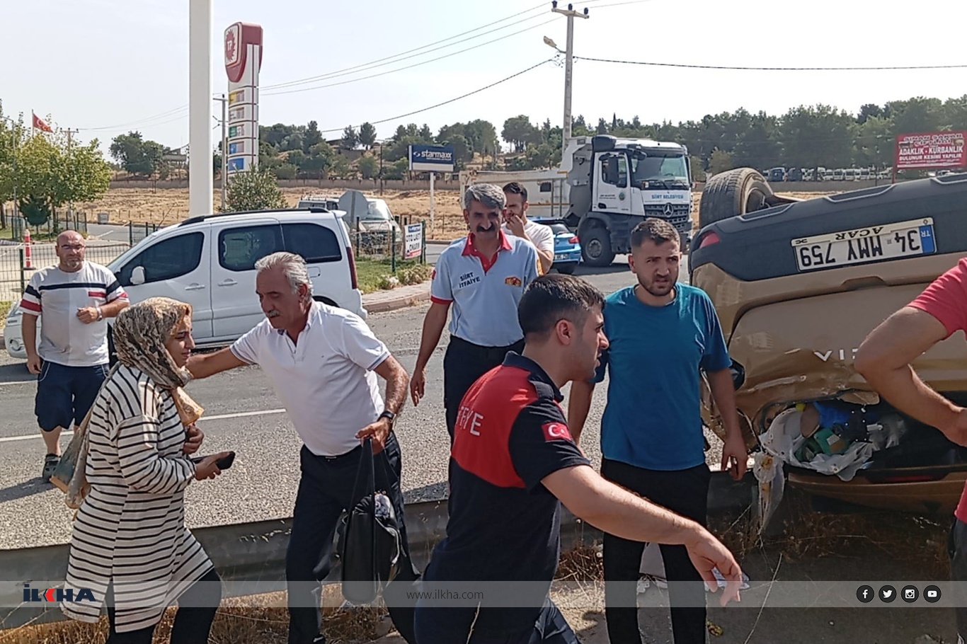 Kaza yapan otomobil ters döndü, 3 kişi yaralandı Kaza yapan otomobil ters döndü, 3 kişi yaralandı