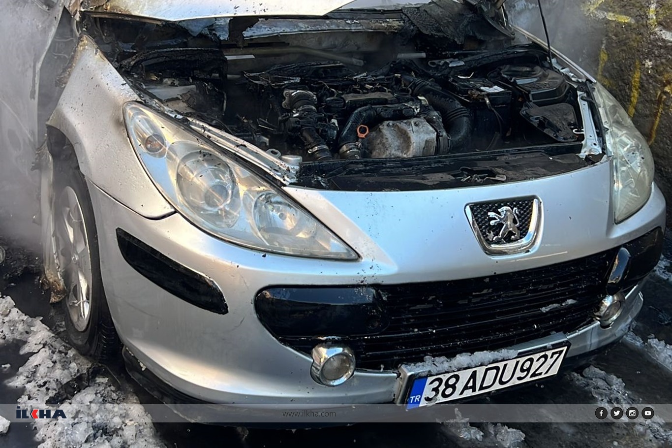 Batman'da park halindeki araçta yangın çıktı