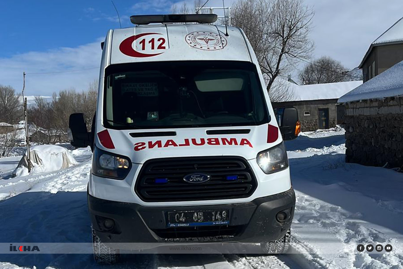 Köy yolları kapalı olan gebe kadın ve yaşlı hasta kurtarıldı