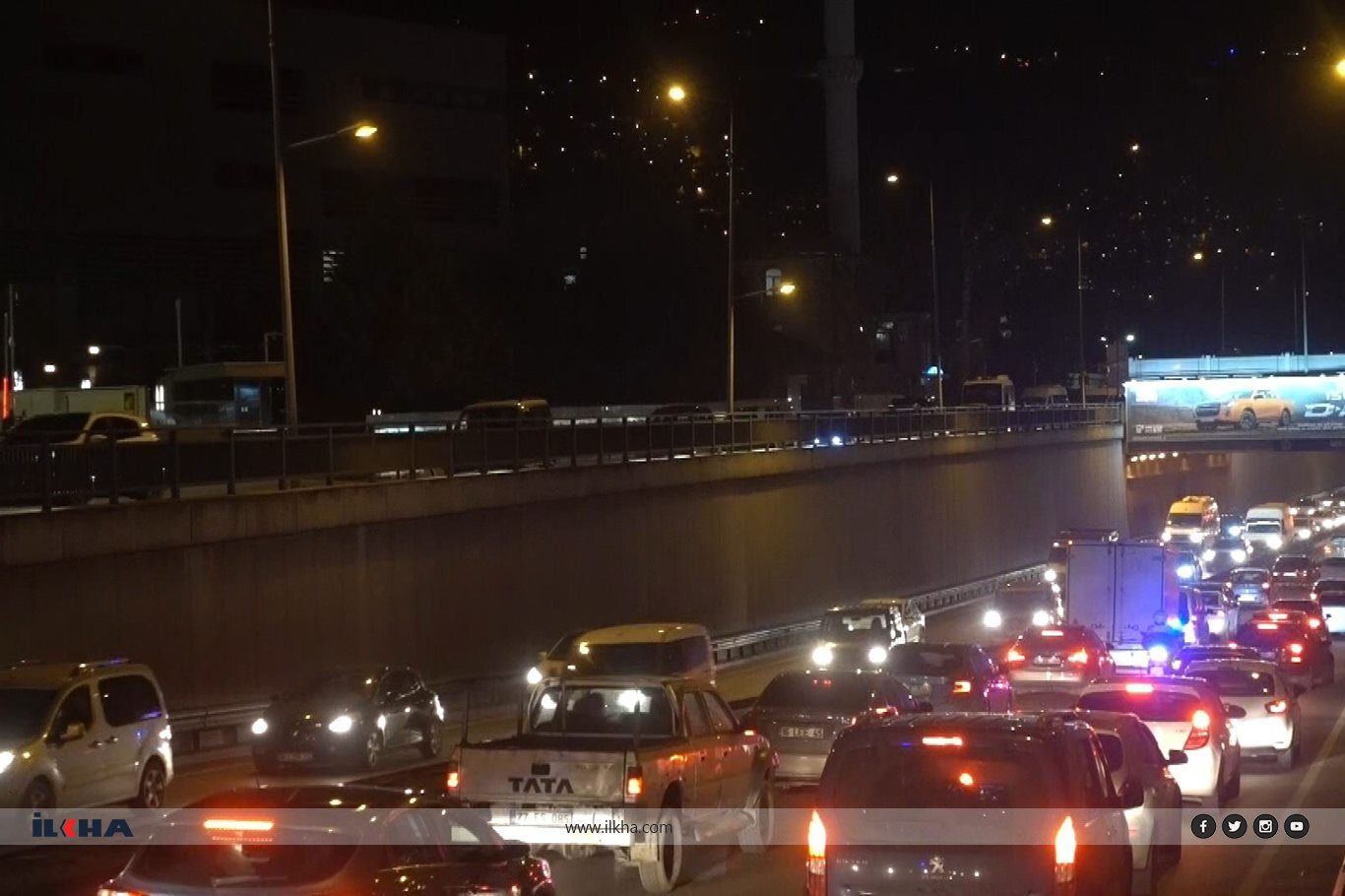 Büyüyen trafik sorununa çözüm bulmak yerine konserlere bütçe ayıran belediyeye tepki