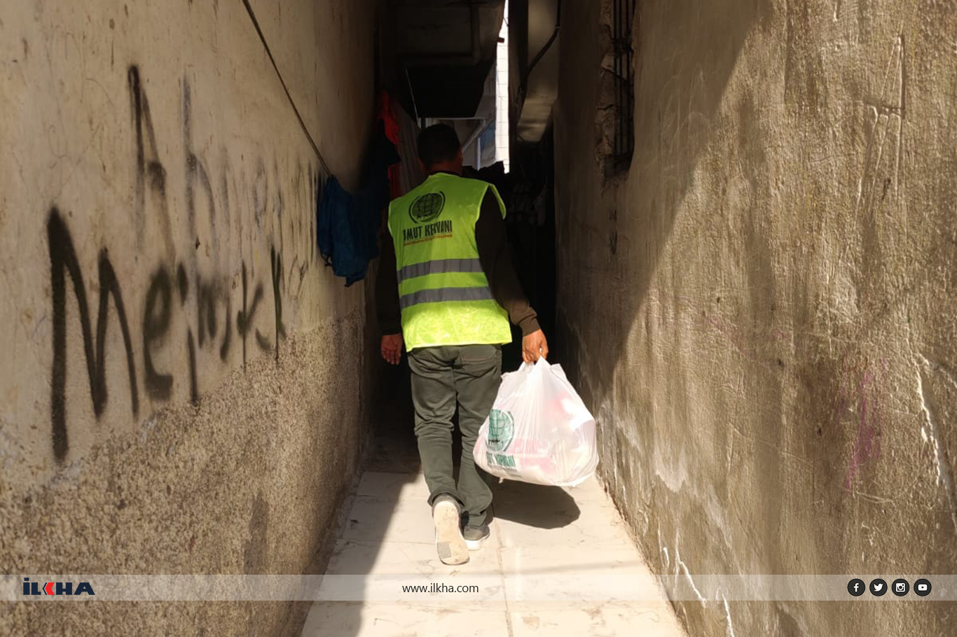 Umut Kervanı Akçakale'de yetim ve muhtaç ailelerin yüzünü güldürdü