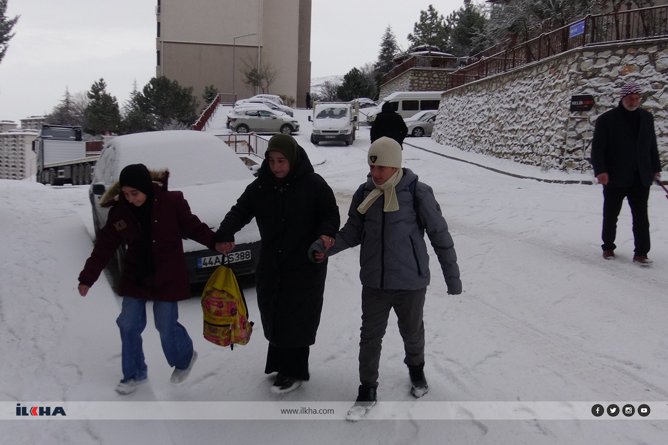 Malatya'da kış mevsiminin ilk kar yağışı: Sevinç ve mağduriyet bir arada 