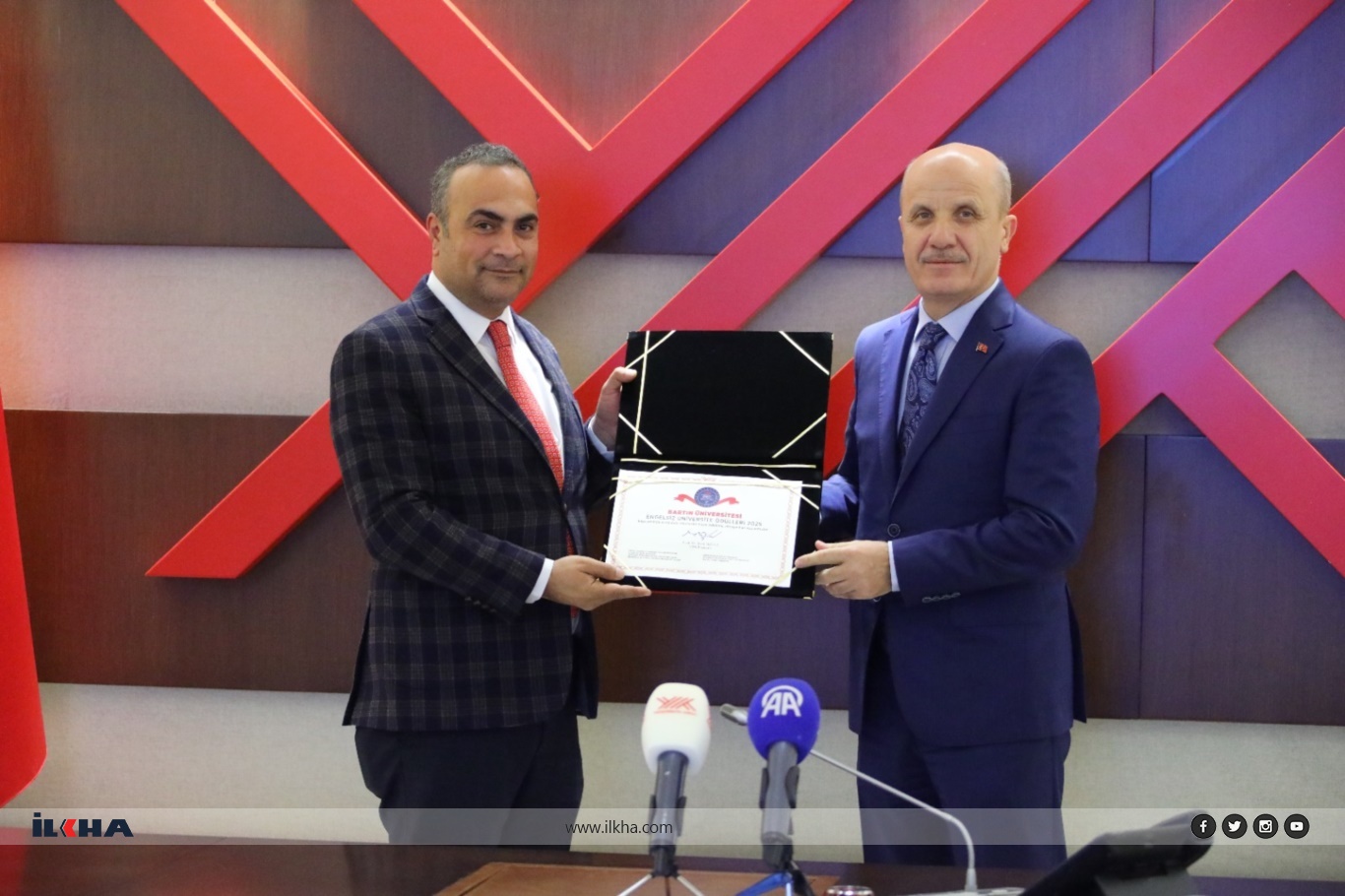 YÖK'ten “Engelsiz Üniversite”lere “Bayrak ve Nişan” ödülü