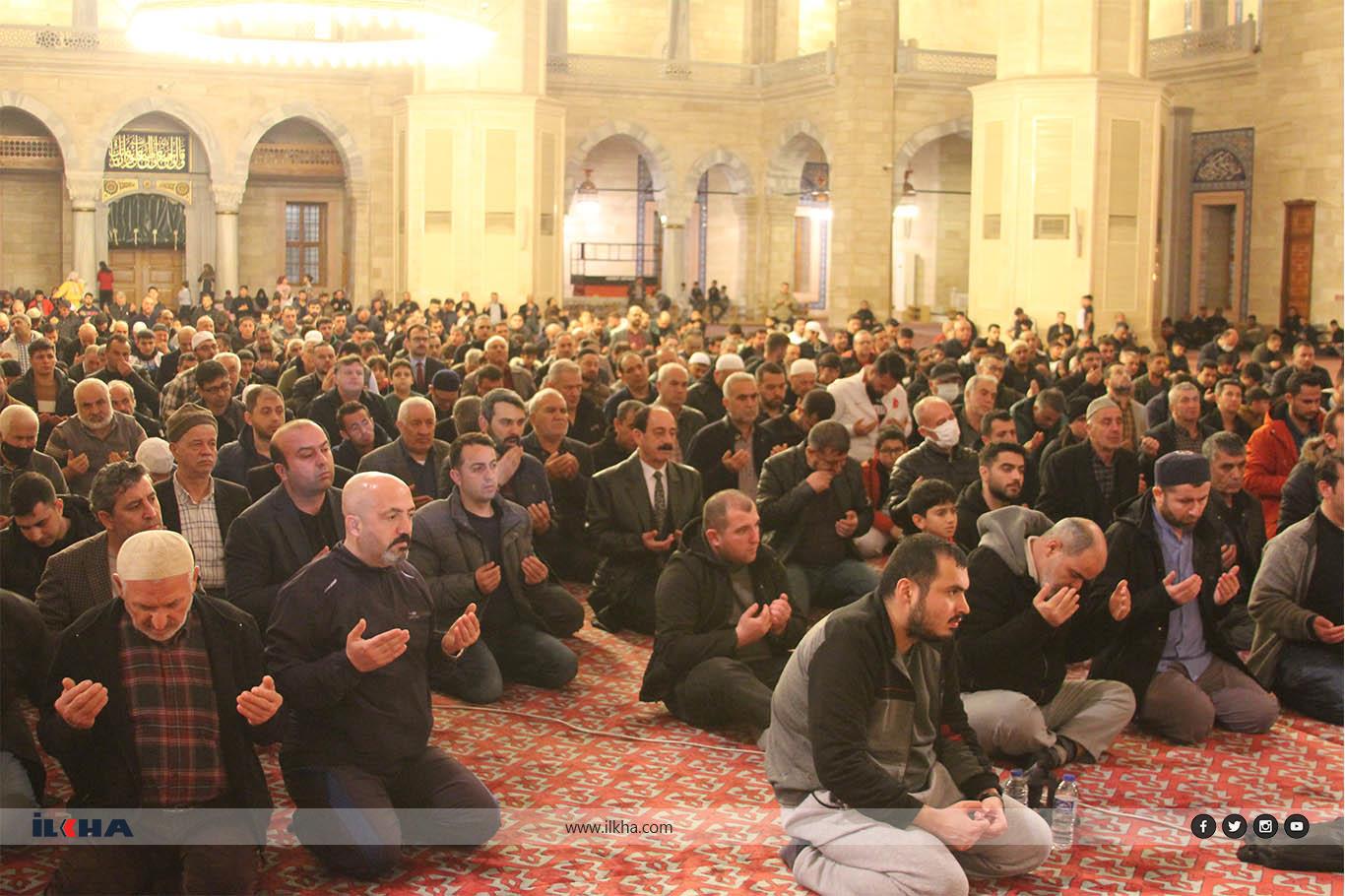 Adana'da Regaib Kandili coşkuyla idrak edildi Adana'da Regaib Kandili coşkuyla idrak edildi