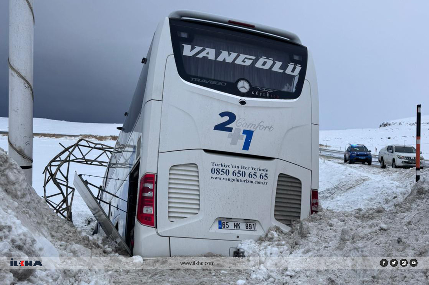 Van’da yolcu otobüsü ile kar temizleme aracı çarpıştı: 19 yaralı