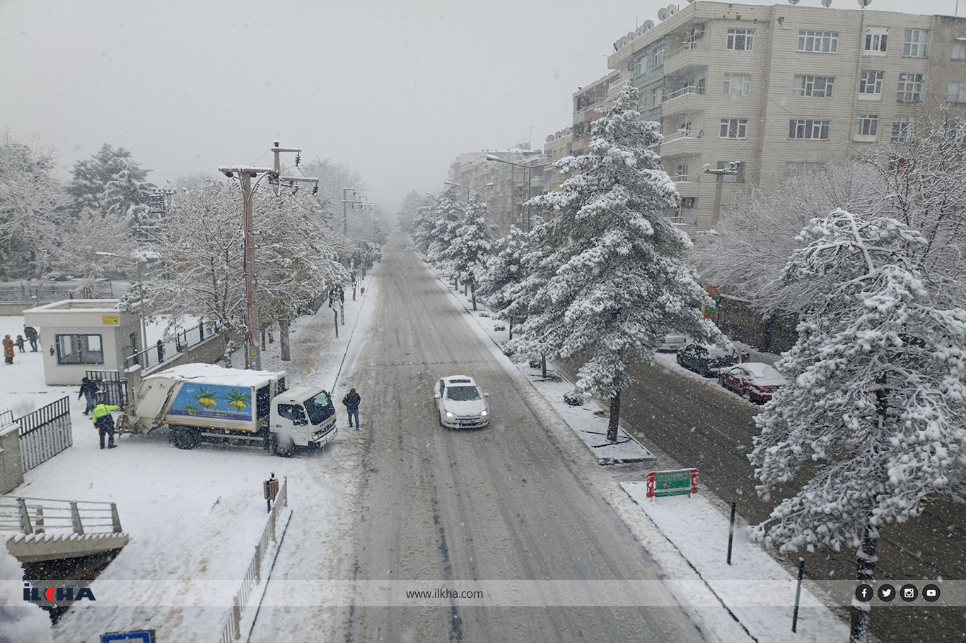 Diyarbakır’da yoğun kar yağışı etkisini sürdürüyor