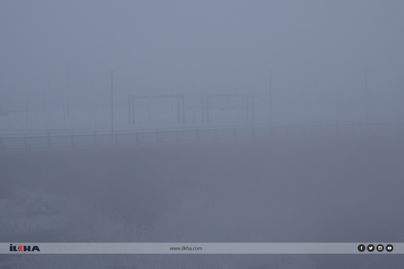 Ağrı’da Murat Nehri buz tuttu, şehirde sis görüş mesafesini düşürdü