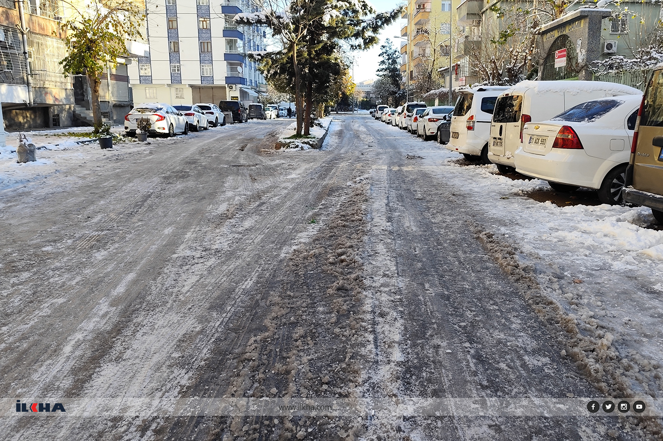 Diyarbakır'da yollar buz pistine döndü
