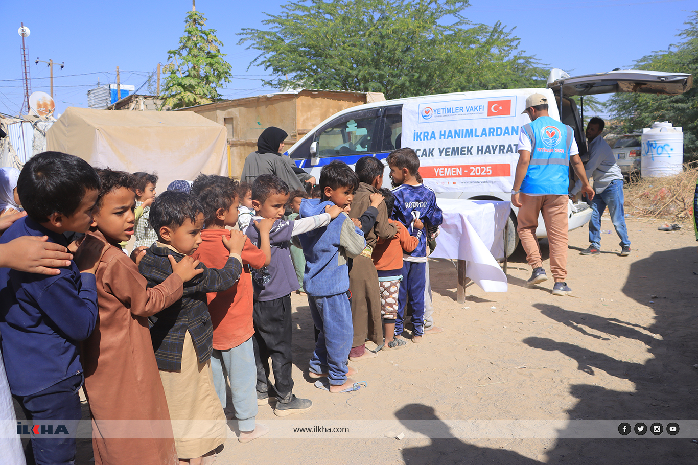 Yetimler Vakfı Yemen'de ihtiyaç sahiplerine sıcak aş dağıttı
