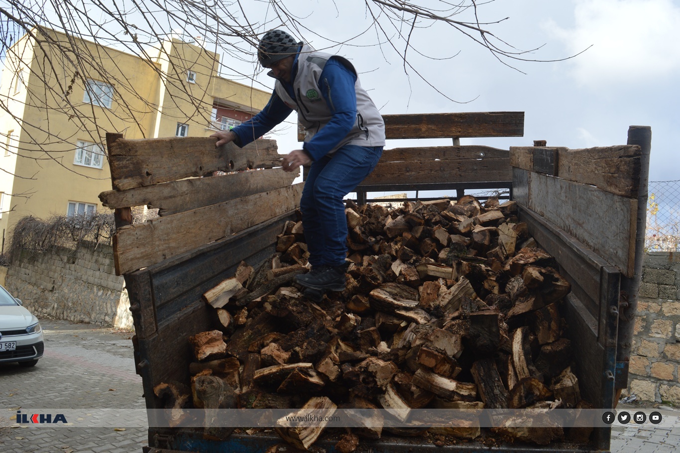 Siirt’te yürek burkan manzara: Isınacak odunu olmayan ailelere yardım çağrısı