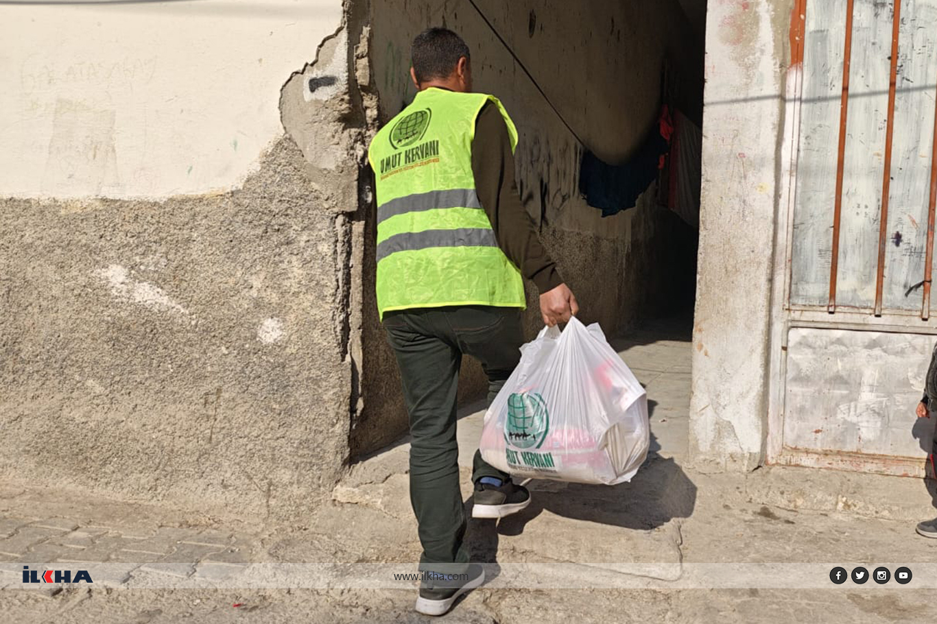 Umut Kervanı Akçakale'de yetim ve muhtaç ailelerin yüzünü güldürdü