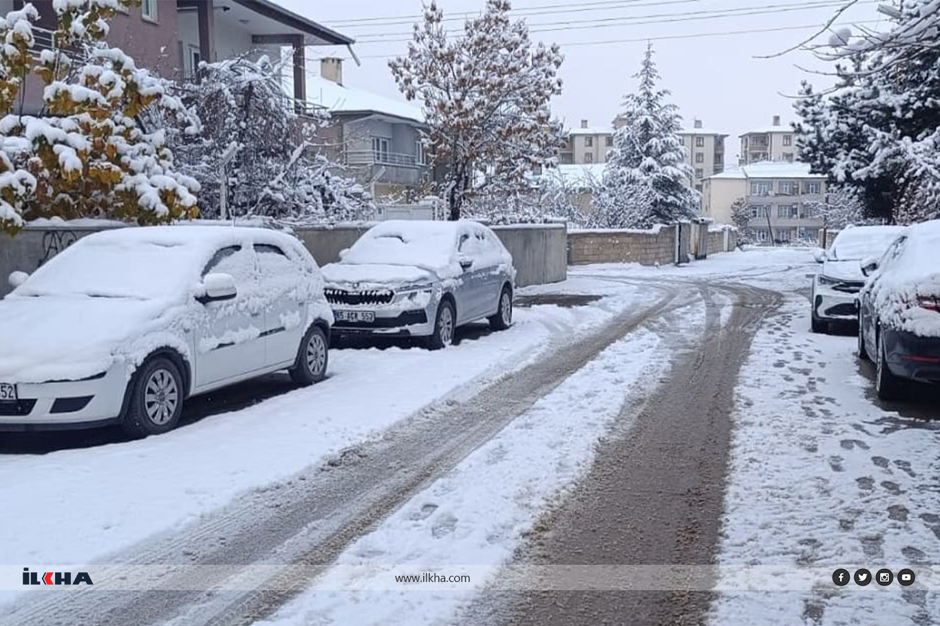 Van’da kar yağışı kenti beyaz örtüyle kapladı