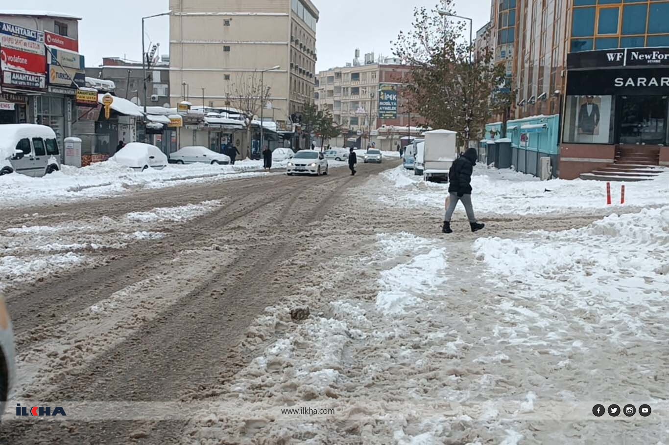 Şanlıurfa beyaza büründü: Kar, tarihi evlerin dam boyuna ulaştı