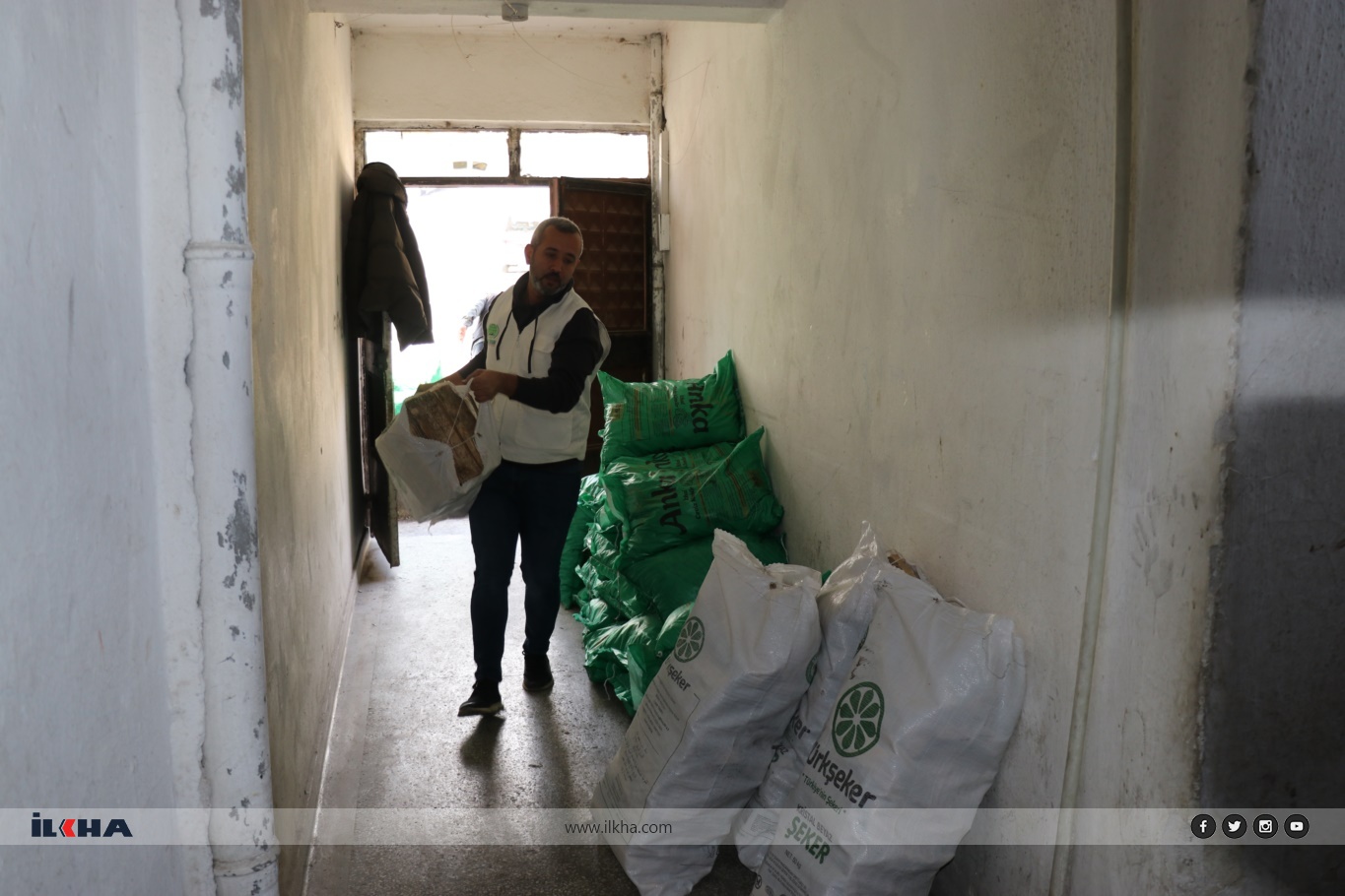 Umut Kervanı'ndan Ankara'da ihtiyaç sahibi aileye yardım
