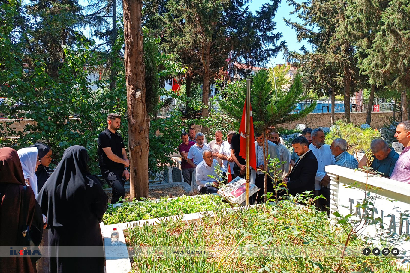 15 Temmuz şehidi Karaaslan kabri başında anıldı 15 Temmuz şehidi Karaaslan kabri başında anıldı
