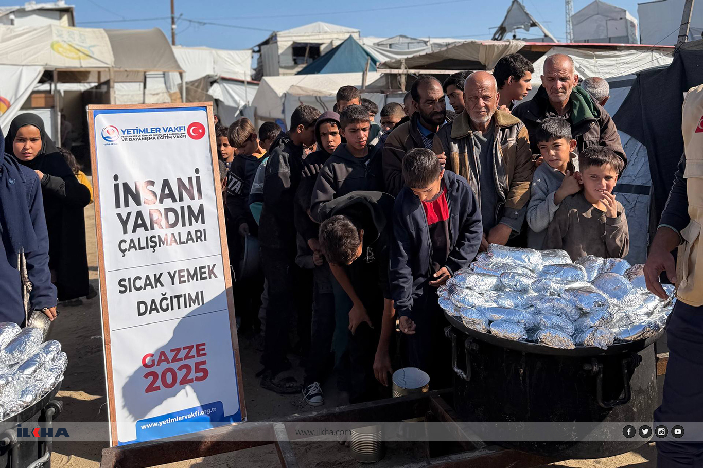 Yetimler Vakfı Regaip Kandili münasebetiyle Gazze'de sıcak yemek dağıttı