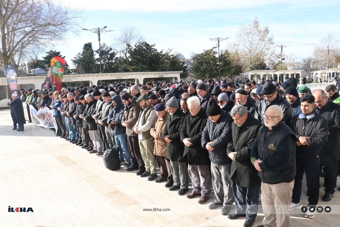 Direnişinin şehid liderleri için gıyabi cenaze namazı