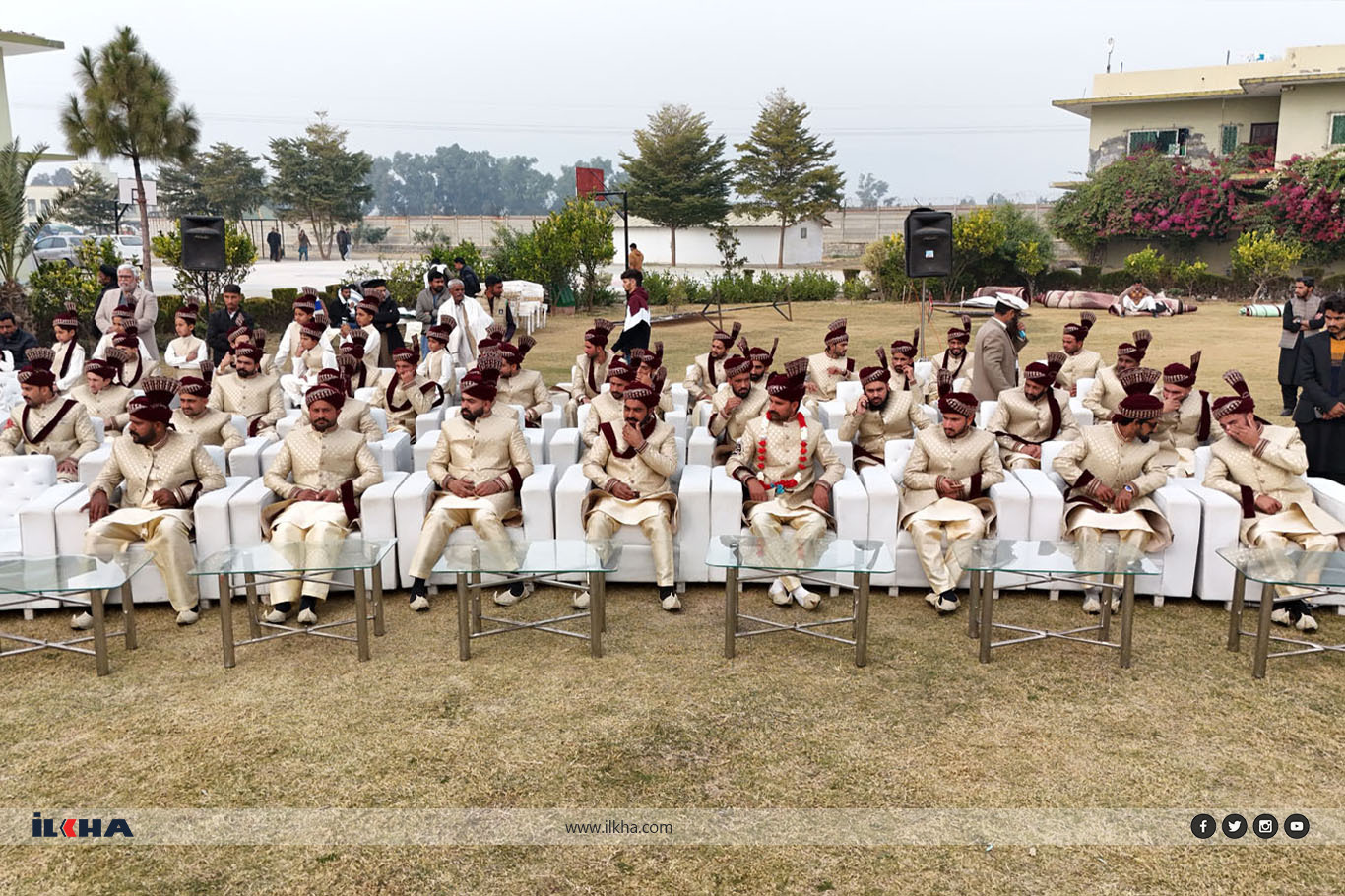 Pakistan'da toplu düğün: 43 çift evlendi