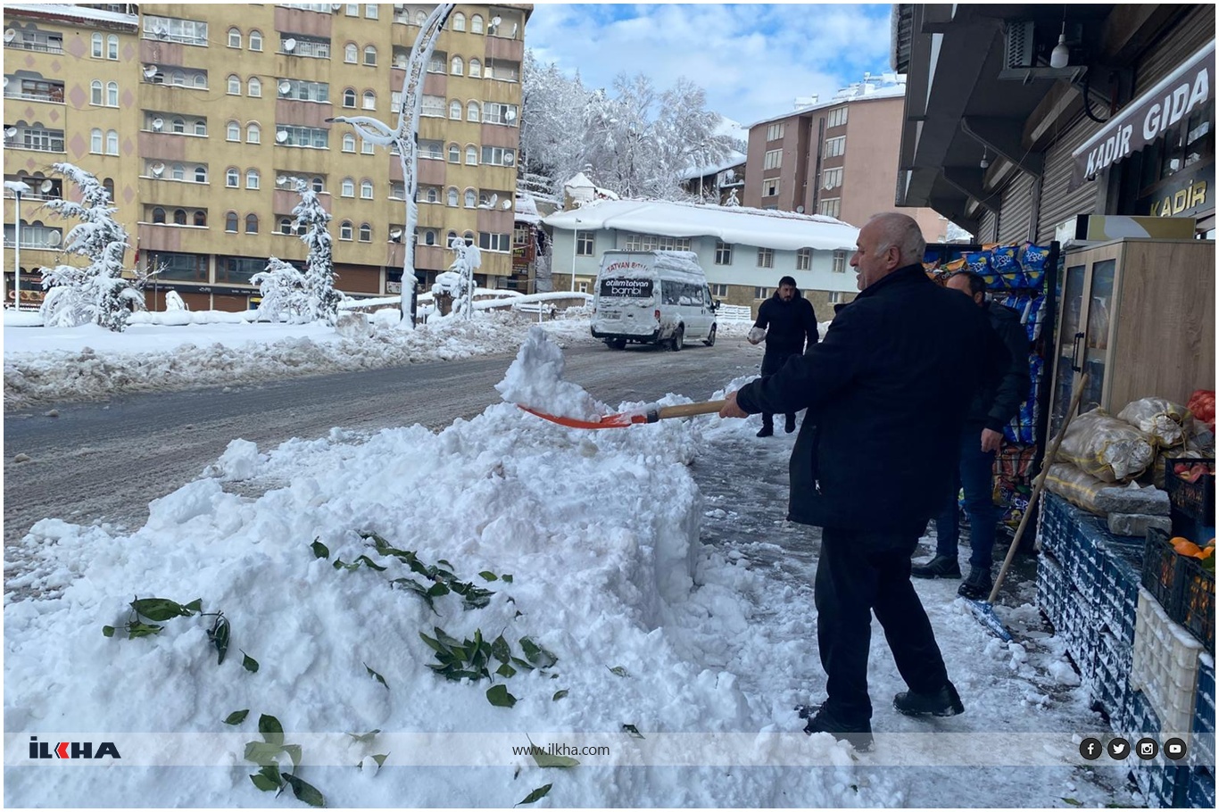 Bitlis’te hayat durdu, kırsal alanlarla iletişim kesildi
