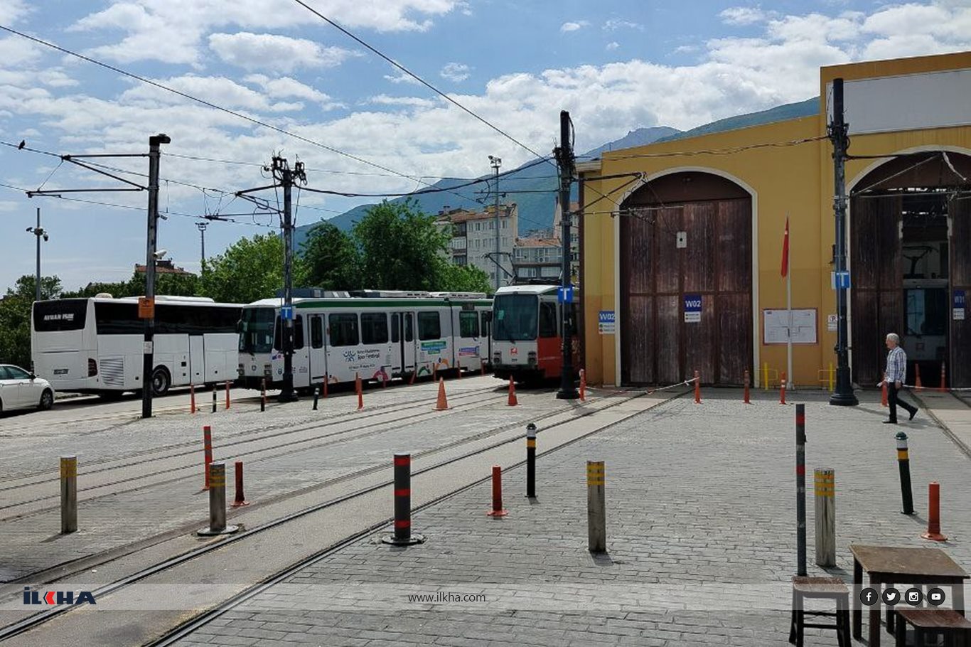 Bursa'da ulaşım krizi: Anlaşma sağlanamadı, ulaşım stajyer ve ring seferlerine kaldı Bursa'da ulaşım krizi: Anlaşma sağlanamadı, ulaşım stajyer ve ring seferlerine kaldı