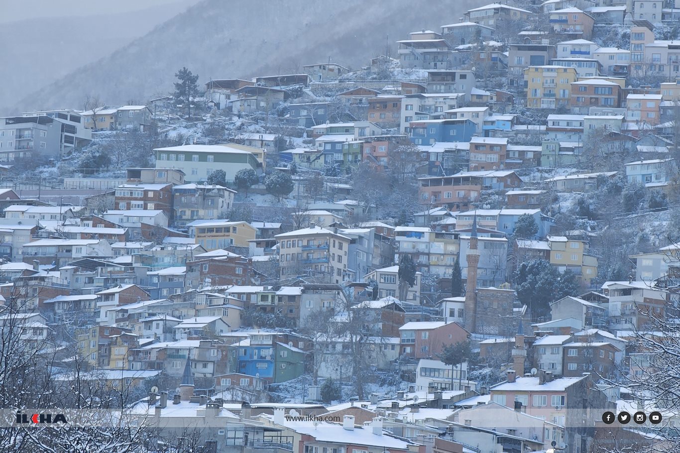 Kar yağışı Bursa’ya kartpostallık görüntüler sundu