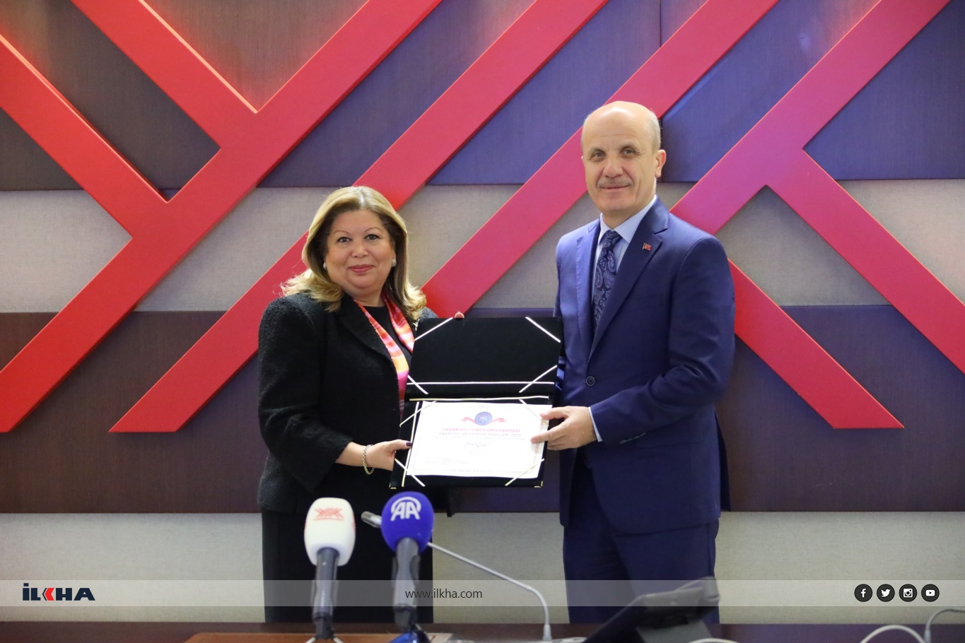 YÖK'ten “Engelsiz Üniversite”lere “Bayrak ve Nişan” ödülü