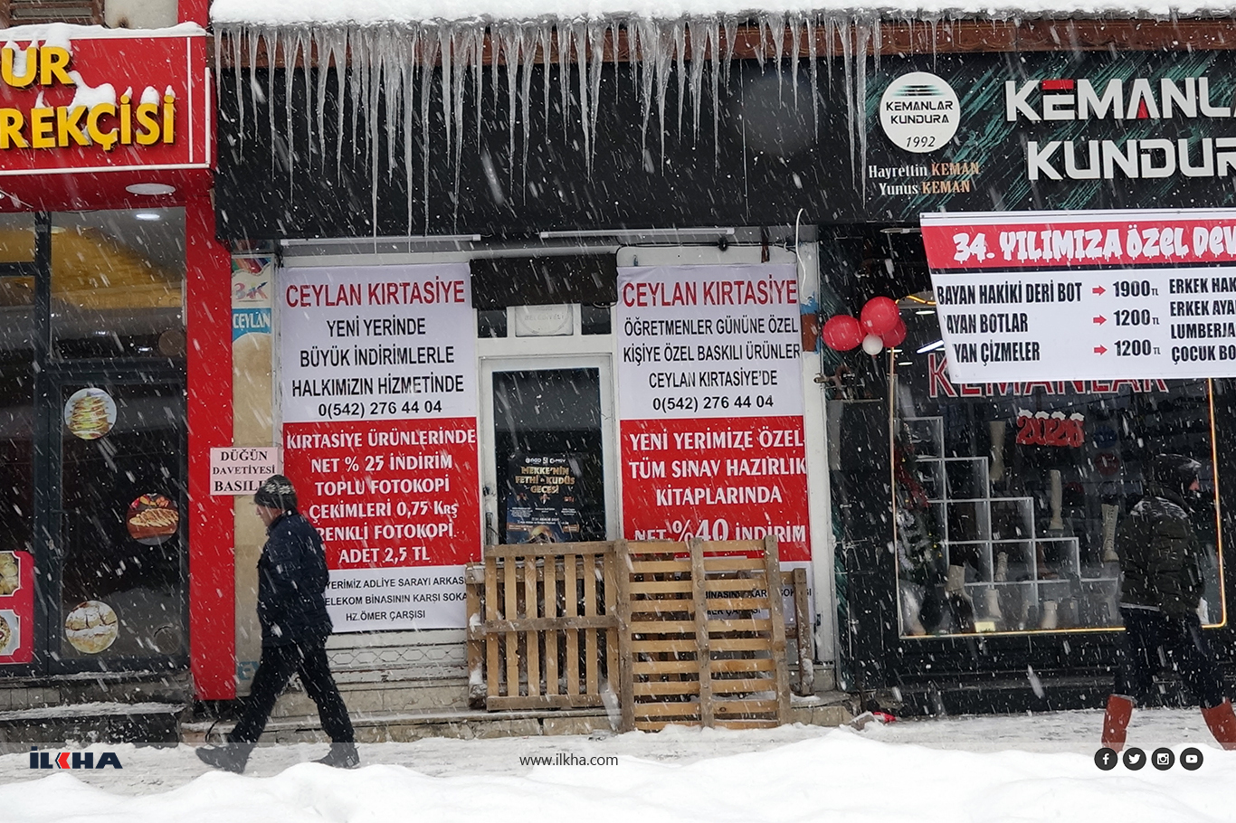 Ağrı'da yoğun kar yağışı nedeni ile yollar kapandı, ekipler yetersiz kaldı