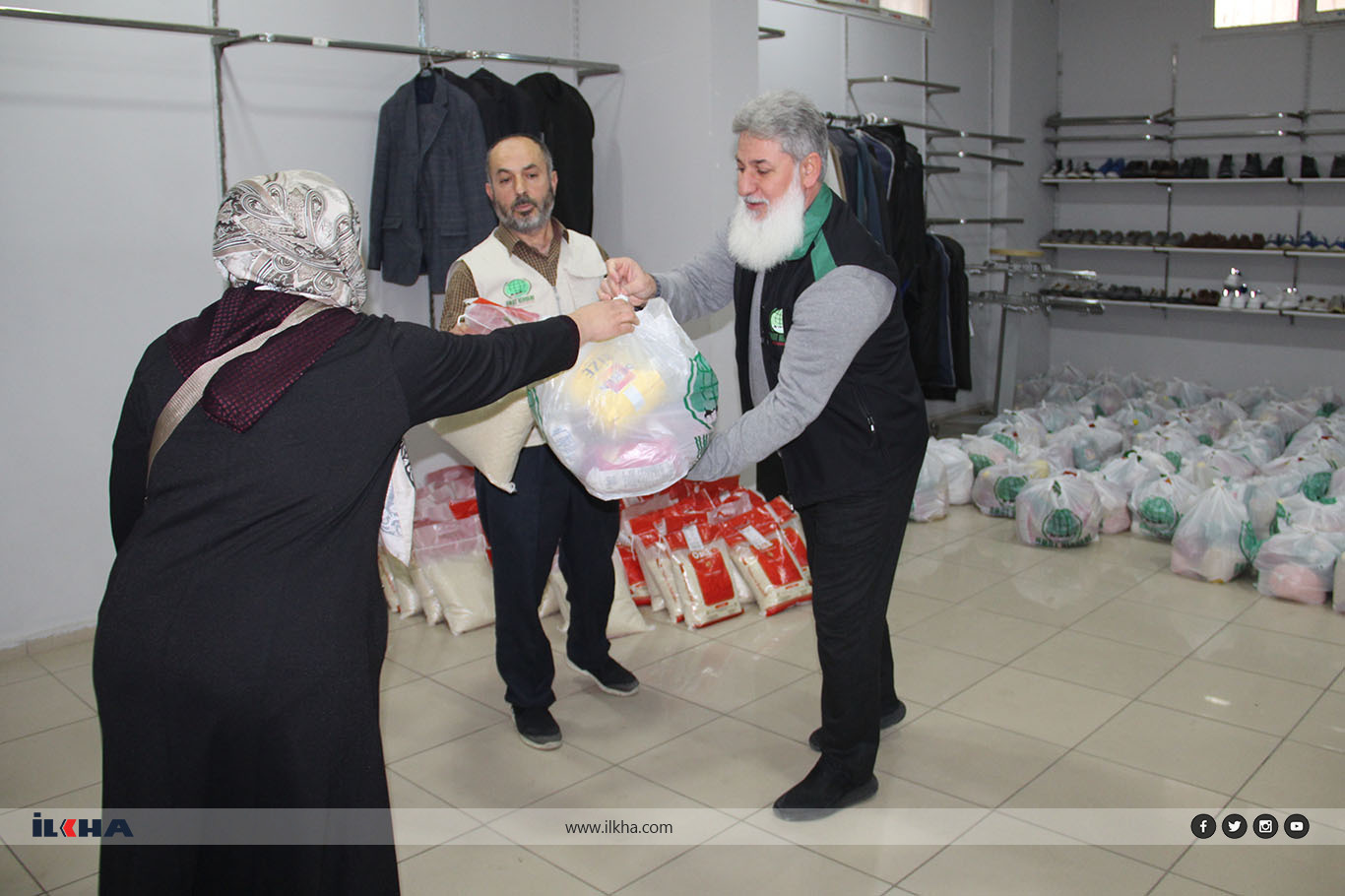 Umut Kervanı'ndan Batman'da yüzlerce muhtaç aileye gıda yardımı