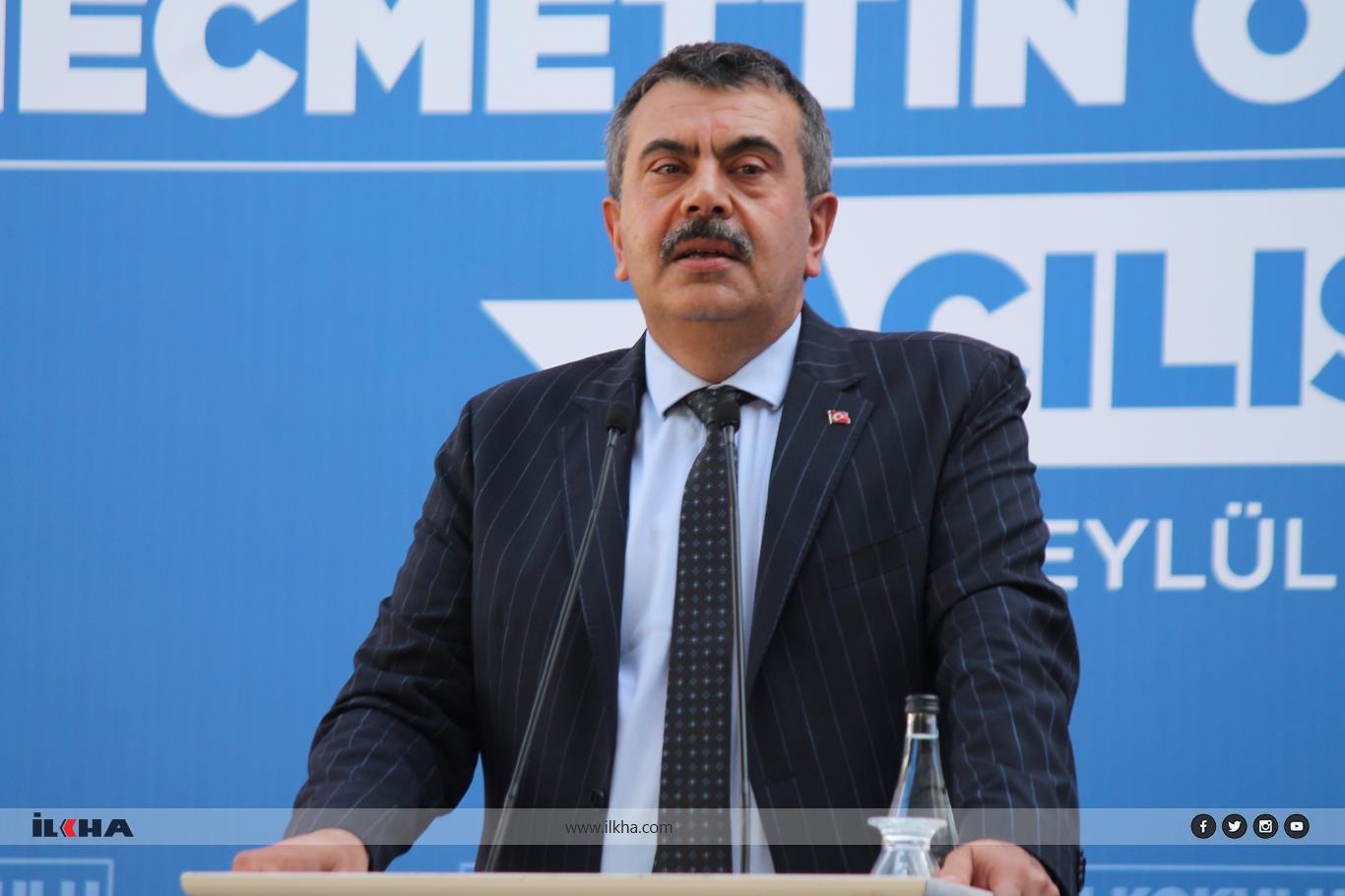 Milli Eğitim Bakanı Tekin Ümraniye'de okul açılışına katıldı Milli Eğitim Bakanı Tekin Ümraniye'de okul açılışına katıldı