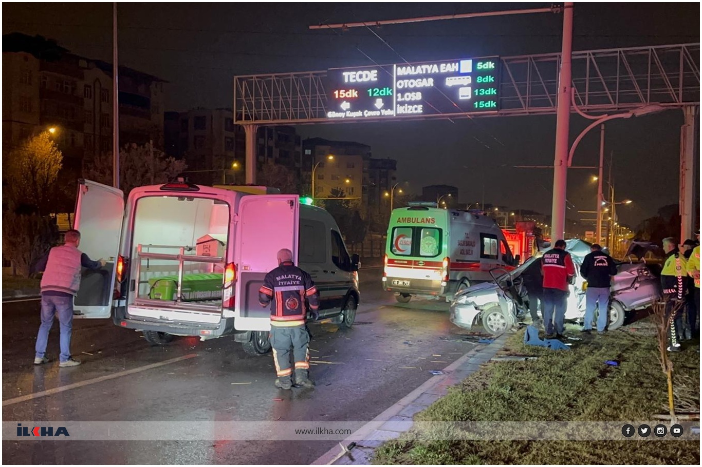 Trambüs direğine çarpan araçta bir kişi hayatını kaybetti